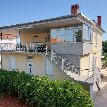 Apartment Hrzic Malinska Exterior photo