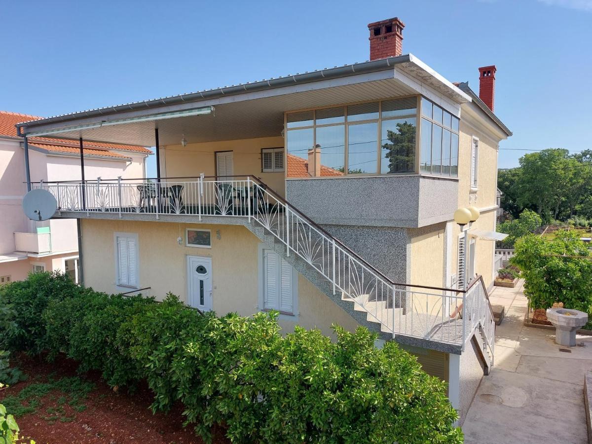 Apartment Hrzic Malinska Exterior photo