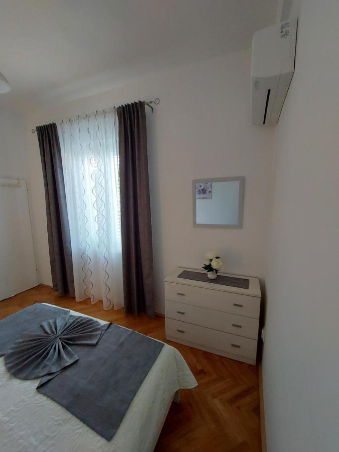 Apartment Hrzic Malinska Exterior photo